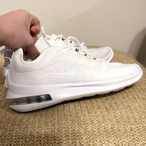 Women’s size 7 Air Max Axis